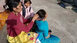 Usha Nitpicking in Long Hair / Hair Combing / Balon ki Chutiya Kaise Karte Hai