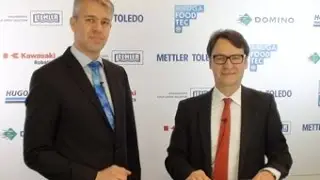 Anuga Foodtec 2015: Ryan Kromhout, Krohne, im Gespr&auml;ch mit G&uuml;nter Eckhardt
