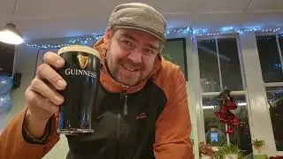 Пробуем пиво Guinness в Уэльсе вместе с компанией Ireland Gas в ресторане Granny Mac's в Кардиффе.