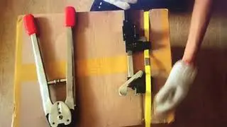 Hand baling machine