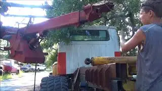Тест скорости 4x4 Wrecker и Chevrolet 1955 года