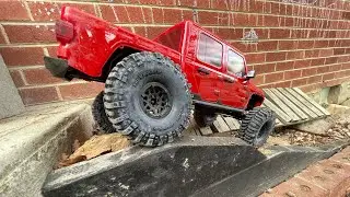 Axial Jeep Gladiator with Proline racing 1.9 boggers