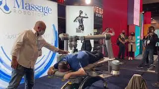 CES2022: Роботизированный массаж!!!! Часть 2 из 3. Я ложусь на стол. Видео ускорено в 2 раза.