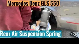 Jak wymienić poduszki pneumatyczne tylnego zawieszenia w Mercedesie GLS 550 z 2017 roku