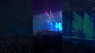 Brendon Urie’s Mic cuts out while singing Bohemian Rhapsody
