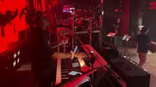 บนเวทีตะวันแดงสุรินทร์