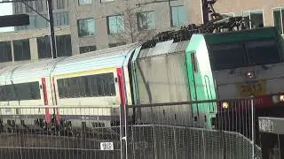 EuroCity uit Antwerpen komt station Breda binnen rijden.