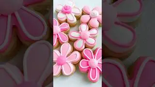 Beginner Friendly Flower Cookies with Royal Icing #cookiedecorating #cookies #shorts