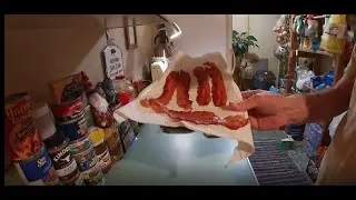 Давайте поджарим немного бекона для быстрого ночного сэндвича BLT!