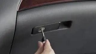 2017 INFINITI Q70 - Interior Storage
