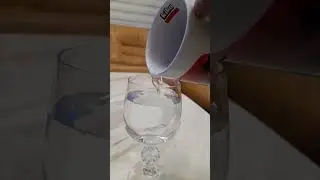 Honey test in water: Checking originality