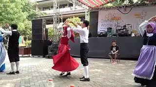 Tarian Jerman dalam Deutsche Woche XXI