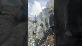 Sketchy down scramble in a rocky chute. Not ideal. #adventure #mountaneering #mountainadventures