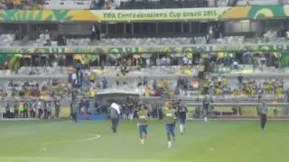 Entrada dos jogadores do Brasil pra aquecimento -  - Brasil 2 x 1 Uruguai - CONFED 2013