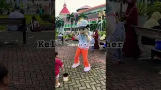 Badut joget kepala pundak lutut kaki
