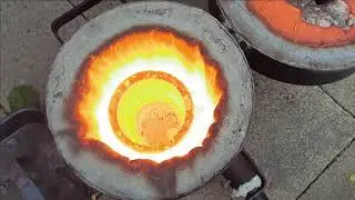 Pouring copper into graphite molds Devil forge /taven&iacute; mědi v Devil forge