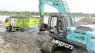 Kobelco SK200 Excavator Loading Sand Into Dump Truck