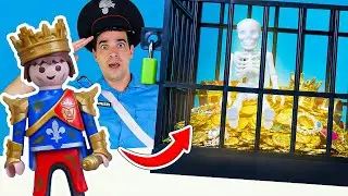 Il signor Carabiniere aiuta il Re a difendere il tesoro del castello.