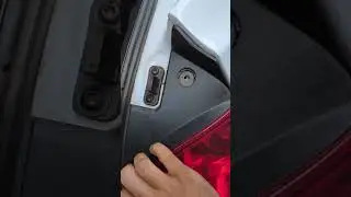 Como trocar as l&acirc;mpadas da lanterna do cruze hatch