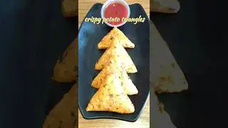 easy crispy potato triangles#shortvideos#viral #youtubeshorts#potato #viral #shorts@itsmebral