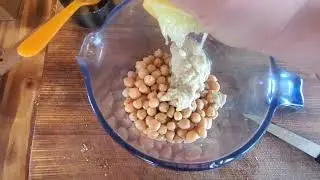 Homemade Organic Humous! 4 ingredients and so easy!!!