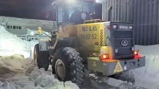 Чищу автосалон