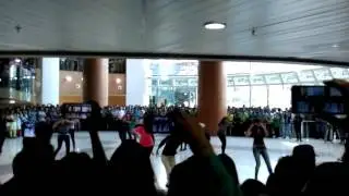 Flash Mob by Reliance Employees@ Reliance Jio
