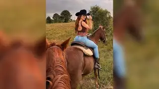 Stunning Ladies riding horses🔥