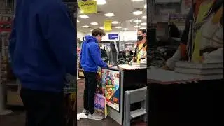 Парень из GameStop грозится вызвать полицию