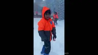Real Snow in Noida? 😱 Spectrum Mall&rsquo;s Snow Village! #youtubeshorts #shortsyoutube #shakyshaky