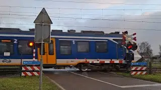 Spoorwegovergang Nijkerkerveen // Dutch Railroad Crossing 