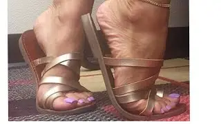 Gorgeous collection of flat sandals for ladies #flatsandals #sandals #flatsandalsforwomen #shoes.