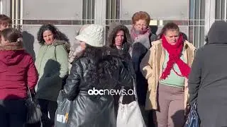 U kan&euml; p&euml;rgjysmuar rrog&euml;n, punonj&euml;set e fasoneris&euml; n&euml; Bilisht dalin n&euml; protest&euml; | ABC News Albania