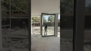 Villa 2003 - Glass pivot door - 2025-04-05