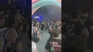 Rock in Rio - Mosh bate cabe&ccedil;a no palco Rock Distric