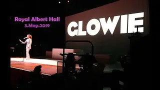 Glowie at the Royal Albert Hall. (If you know the title of the song, please let me know)