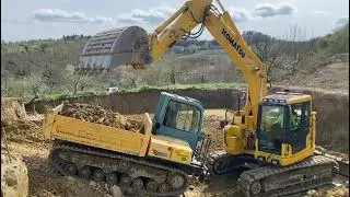 Lavori di sbancamento del terreno per costruzione casolare in Umbria con escavatore Komatsu PC138US