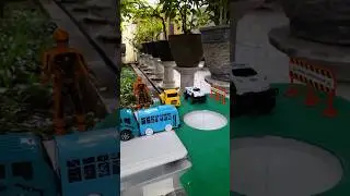 Jcb big truck pushing bus in pit
