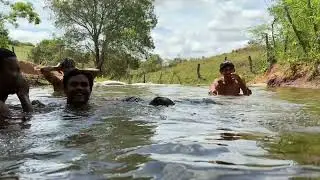 Olha este riacho, no meio do sertão alagoano.