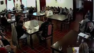 Była pracownica urzędu w Kaliszu Pomorskim występuje na sesji i mówi o kulisach pracy w urzędzie