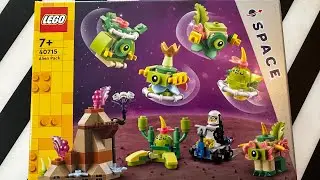 Opening and assembling Lego Space set 40715 Alien Pack