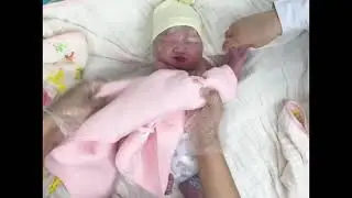 How Nurses Dress Newborns in the Hospital &ndash; Must-Watch Guide for New Parents
