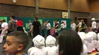 Optreden leerkrachten kleuterschool Sji