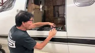 How To  Open The Cabin Door On A Lear 45