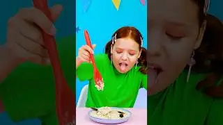 🎯 MOM&rsquo;S SECRET TRICK FOR EASY MEALTIME! #shorts #funny