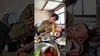 Dad takes care of the baby, as long as the baby lives, hahaha, parent-child, funny, my country l