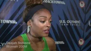 Oregon Ducks Ariana Washington and Deajah Stevens win their 200-meter qualifying heats