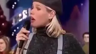 Ex paquitas fazem surpresa pra Xuxa e cantam 