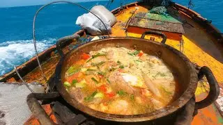 PREPARANDO E COMENDO UM DELICIOSO PIR&Atilde;O DE PEIXE FRESCO NO ALTO MAR  - PESCA DE COVOS (VIVEIRO)