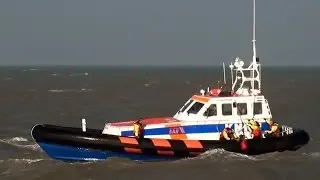 2 surfers worden gered noorderhavenhoofd scheveningen 19-2-2015